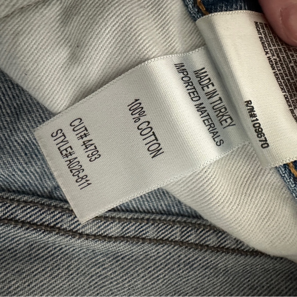 AGOLDE Parker Vintage Cut Off Shorts in Caution - Picture 5 of 6